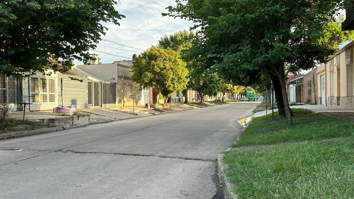 Los delincuentes habrían ingresado por una puerta balcón ubicada en una de las habitaciones, la cual presentaba daños.