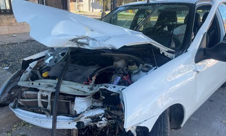 La intersección de Zuviría y Derqui vuelve a ser noticia por un fuerte accidente de tránsito en plena madrugada. La intersección de Zuviría y Derqui vuelve a ser noticia por un fuerte accidente de tránsito en plena madrugada.