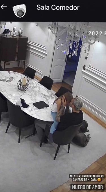 Wanda Nara se encontró con una tierna imagen cuando espió a Mauro Icardi por la cámara de seguridad.