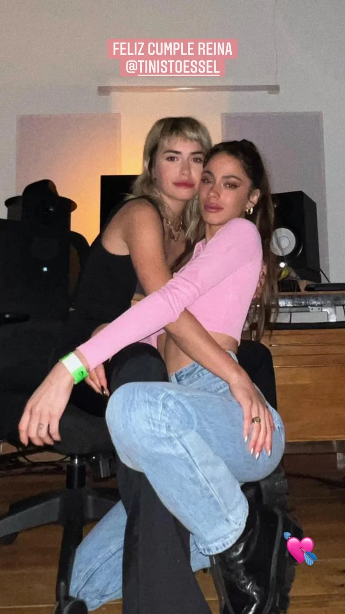 Lali Espósito y Tini Stoessel compartiendo proyectos.
