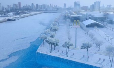 La ciudad de Santa Fe contará su pista de hielo, instalada en la Ribera Shopping. La ciudad de Santa Fe contará su pista de hielo, instalada en la Ribera Shopping.