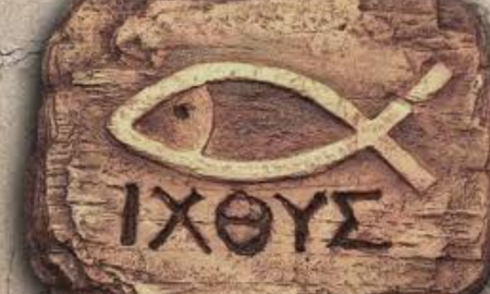 El símbolo del pez, uno de los más antiguos y reconocidos del cristianismo, se convirtió en un signo secreto durante las persecuciones de los primeros siglos.