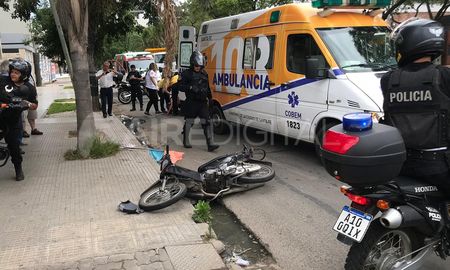 Un motociclista grave tras un accidente en Bulevar y 25 de Mayo Un motociclista grave tras un accidente en Bulevar y 25 de Mayo