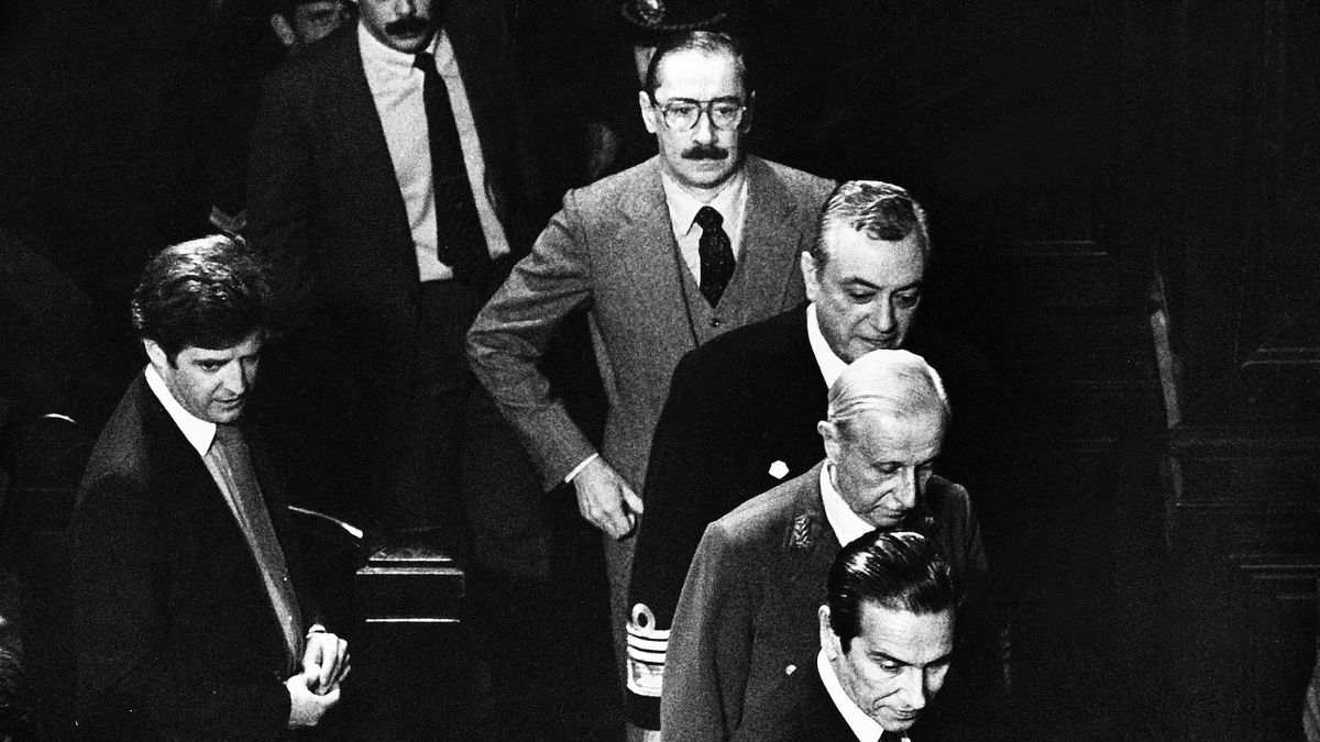 Las Fuerzas Armadas fueron sentadas en el banquillo y recibieron las condenas correspondientes. Las Fuerzas Armadas fueron sentadas en el banquillo y recibieron las condenas correspondientes.