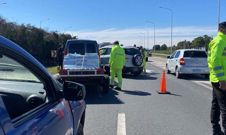El accidente de tránsito ocurrió este lunes, minutos antes del mediodía, en la autopista Rosario - Santa Fe. El accidente de tránsito ocurrió este lunes, minutos antes del mediodía, en la autopista Rosario - Santa Fe.
