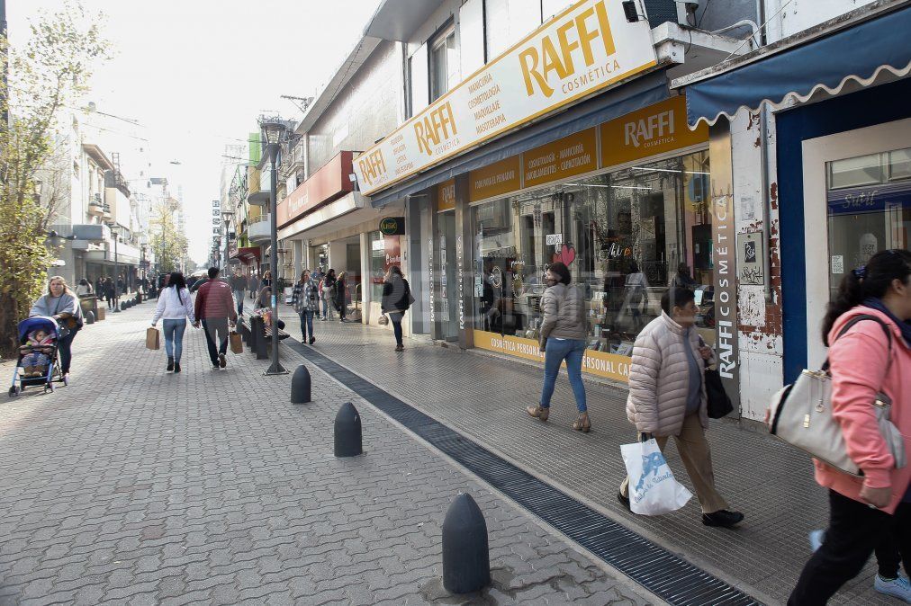 Como en todo el país, las ventas de esta Navidad cayeron en Santa Fe