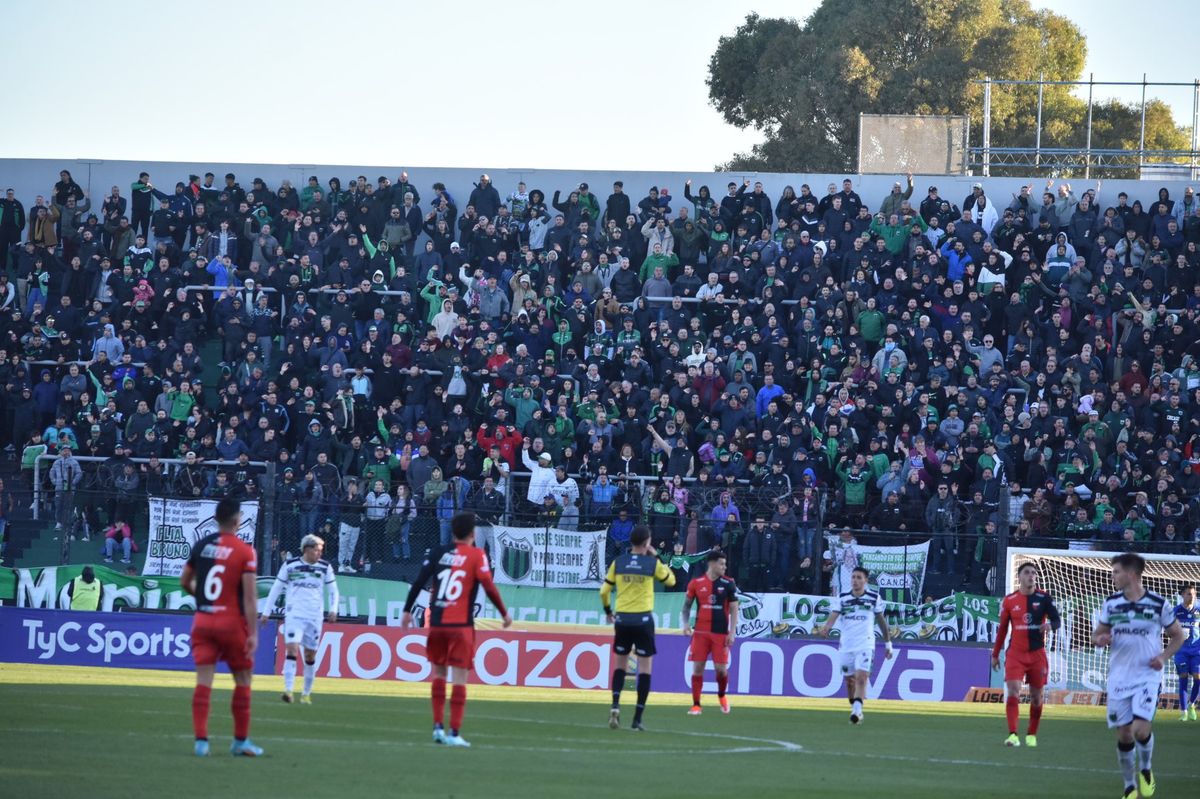 Colón volvió a perder de visitante y Nueva Chicago es el nuevo líder de la zona B de la Primera Nacional. Foto: Prensa Chicago.
