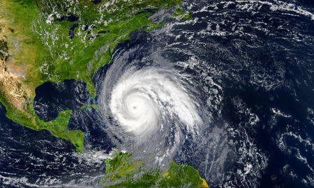 El Centro Nacional de Huracanes (CNH) de Estados Unidos pronosticó que la tormenta tropical Bonnie tocará tierra este viernes por la noche en las costas de Nicaragua y Costa Rica. El Centro Nacional de Huracanes (CNH) de Estados Unidos pronosticó que la tormenta tropical Bonnie tocará tierra este viernes por la noche en las costas de Nicaragua y Costa Rica.