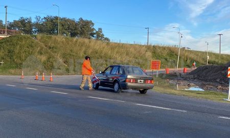La provincia ya habilitó los ramales tres y cuatro, este último abarca desde el del carril que viene desde Rosario a Santa Fe y va a colaborar para descomprimir el cuello de botella que se forma en la zona de countries, sobre todo a los horarios picos de donde sale la gente sale a trabajar o lleva a los chicos a la escuela. La provincia ya habilitó los ramales tres y cuatro, este último abarca desde el del carril que viene desde Rosario a Santa Fe y va a colaborar para descomprimir el cuello de botella que se forma en la zona de countries, sobre todo a los horarios picos de donde sale la gente sale a trabajar o lleva a los chicos a la escuela.
