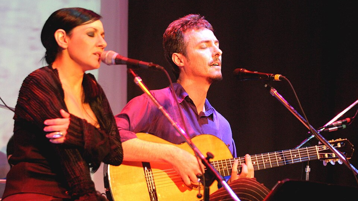Roxana Amed trabajó en la producción de su primer disco junto a Pedro Aznar. Roxana Amed trabajó en la producción de su primer disco junto a Pedro Aznar.