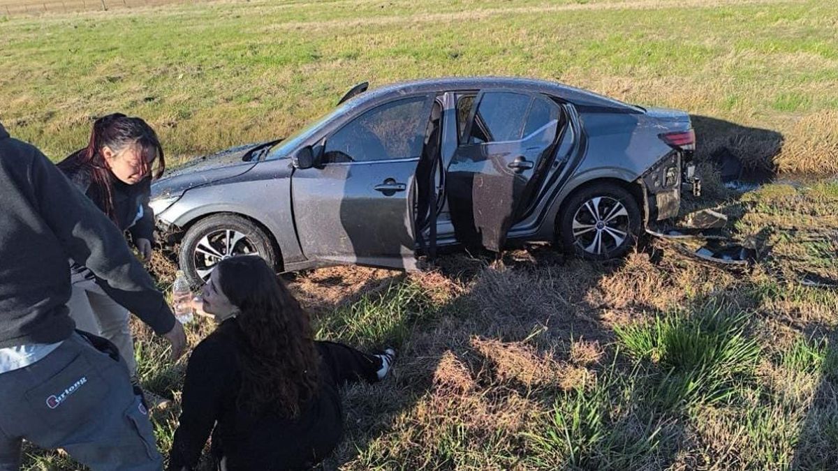 Así quedó el auto oficial de la Cámara de Diputados tras el accidente en Ramallo que involucró a Rocío Bonacci y su padre.