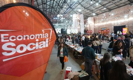 Este martes, se realizó en la capital el Primer Encuentro Provincial de Actores de la Economía Social, con más de 300 emprendedores de toda la Provincia de Santa Fe, todos ellos participantes del programa Banco Solidario. Este martes, se realizó en la capital el Primer Encuentro Provincial de Actores de la Economía Social, con más de 300 emprendedores de toda la Provincia de Santa Fe, todos ellos participantes del programa Banco Solidario.