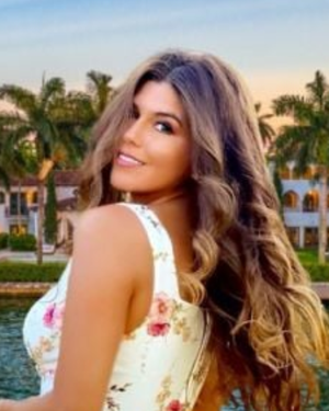 Desde su separación de Jorge Rial, Loly Antoniale se instaló en Miami y eligió una vida lejos de la exposición pública. Desde su separación de Jorge Rial, Loly Antoniale se instaló en Miami y eligió una vida lejos de la exposición pública.