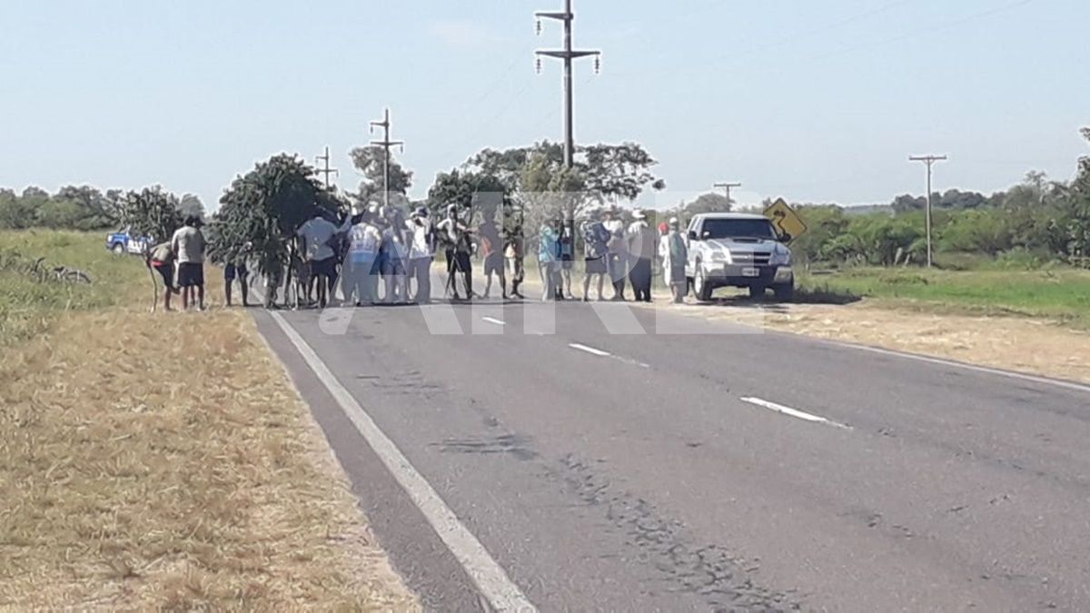 Corte de tránsito de pescadores en Colonia Mascías.