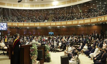 El conservador Guillermo Lasso asumió la presidencia de Ecuador tras vencer al correísmo y recuperar el poder para la derecha, en un acto celebrado en Quito en el Palacio Legislativo, la sede del Parlamento unicameral. El conservador Guillermo Lasso asumió la presidencia de Ecuador tras vencer al correísmo y recuperar el poder para la derecha, en un acto celebrado en Quito en el Palacio Legislativo, la sede del Parlamento unicameral.