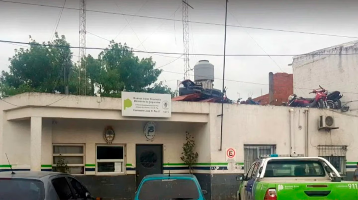 El hecho ocurrió en una comisaria de José C. Paz, cuando la mujer amenazo a los oficiales con un arma de fuego.