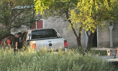 En el marco de la investigación por la que se secuestraron 12 kilos de cocaína este viernes en la ciudad de Santa Fe, encontraron en Rincón una camioneta que estaría involucrada en el ilícito. En el marco de la investigación por la que se secuestraron 12 kilos de cocaína este viernes en la ciudad de Santa Fe, encontraron en Rincón una camioneta que estaría involucrada en el ilícito.