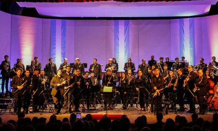 La Banda Sinfónica Municipal abre la programación del fin de semana largo con un concierto gratuito en el escenario de ATE Casa España. La Banda Sinfónica Municipal abre la programación del fin de semana largo con un concierto gratuito en el escenario de ATE Casa España.