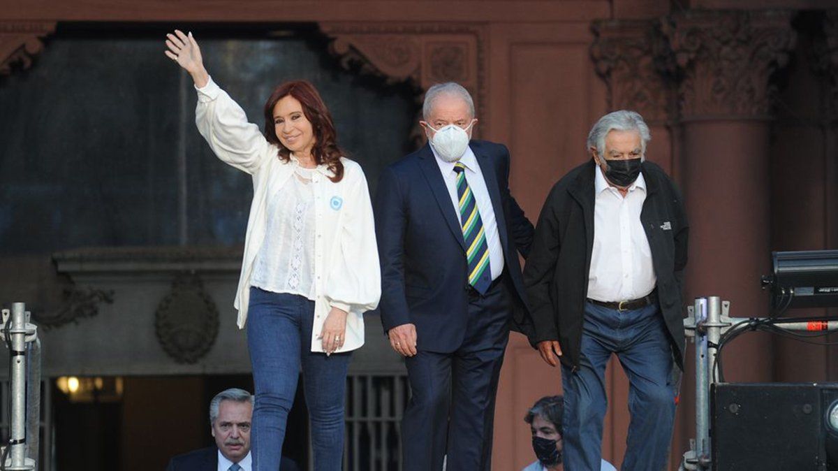 Lula "es un gran negociador y la sociedad brasilera necesita paz, necesita espíritu de negociación", dijo Mujica respecto del candidato y expresidente brasileño.