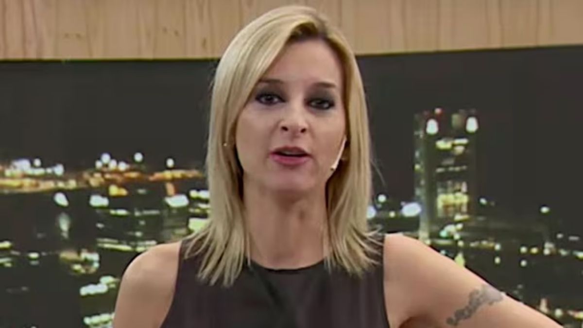 Mariela Fernández abandonó su programa furiosa. Mariela Fernández abandonó su programa furiosa.