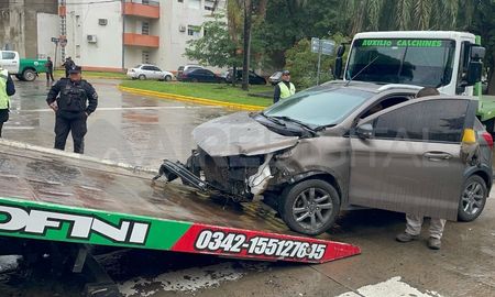 Accidente en avenida 27 de febrero: el auto Ford Ka, cuyo conductor dijo que quien lo atropelló Pasó en rojo. Accidente en avenida 27 de febrero: el auto Ford Ka, cuyo conductor dijo que quien lo atropelló Pasó en rojo.
