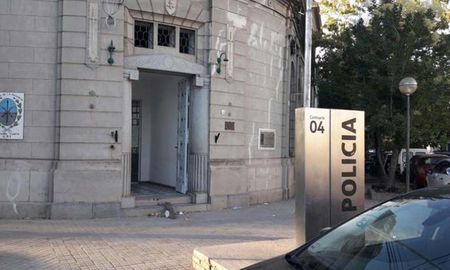 La ex comisaría 4ª de Santa Fe estaba funcionando en el edificio de Tucumán y Dr. Zavalla. La ex comisaría 4ª de Santa Fe estaba funcionando en el edificio de Tucumán y Dr. Zavalla.