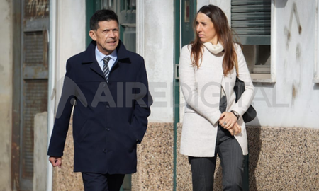 Ferraro, junto con el abogado Néstor Oroño, en camino al Juzgado. Ferraro, junto con el abogado Néstor Oroño, en camino al Juzgado.