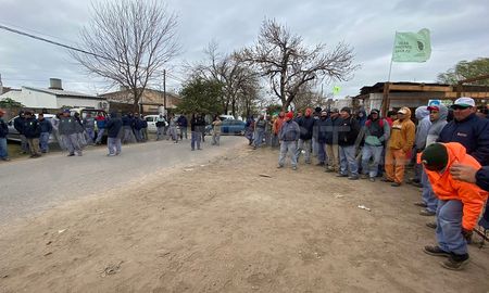Esta semana, la empresa Tecsa despidió a 75 trabajadores de la construcción. Esta semana, la empresa Tecsa despidió a 75 trabajadores de la construcción.