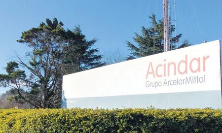 Por la recesión,Acindar paralizó la actividad de su planta más importante. Por la recesión,Acindar paralizó la actividad de su planta más importante.