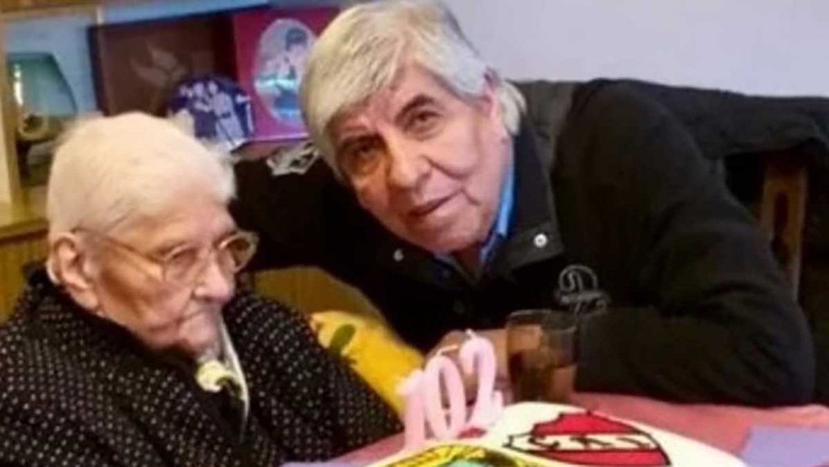 Hugo Moyano junto a Celina Carrizo