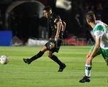 Rodrigo Aliendro analiza la oferta de Vélez y en Colón se niegan a abrir las puertas para permitirle marcharse. Rodrigo Aliendro analiza la oferta de Vélez y en Colón se niegan a abrir las puertas para permitirle marcharse.