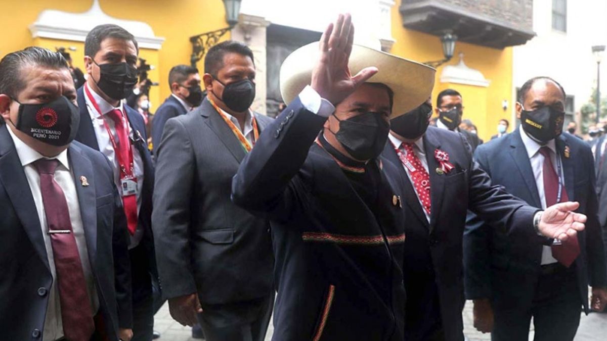 Castillo es el flamante presidente de Perú.