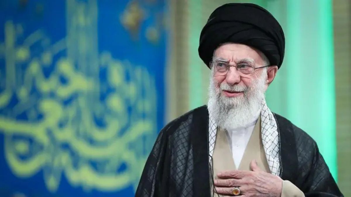 El ayatolá Alí Jamenei, líder supremo de Irán que murió tras el ataque del 28 de febrero, recurrió en reiteradas ocasiones a la posibilidad de restringir el tránsito por el estrecho de Ormuz como herramienta de presión frente a las advertencias de Estados Unidos e Israel. El ayatolá Alí Jamenei, líder supremo de Irán que murió tras el ataque del 28 de febrero, recurrió en reiteradas ocasiones a la posibilidad de restringir el tránsito por el estrecho de Ormuz como herramienta de presión frente a las advertencias de Estados Unidos e Israel.