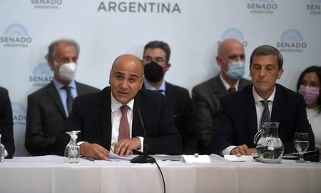 Manzur expuso su primer informe de gestión ante el Senado. Manzur expuso su primer informe de gestión ante el Senado.