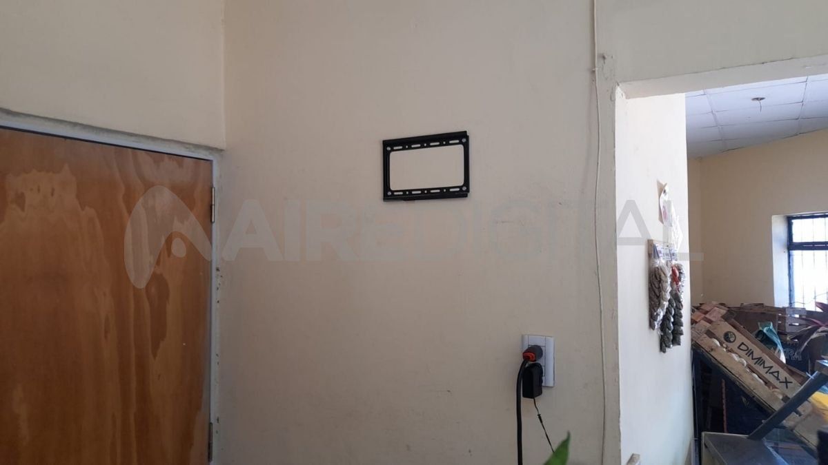 Ladrones robaron 50 kg de carne del negocio ubicado en el barrio Nueva Pompeya y un televisor donde los hijos del carnicero miraban por la tarde mientras sus papás trabajaban. Ladrones robaron 50 kg de carne del negocio ubicado en el barrio Nueva Pompeya y un televisor donde los hijos del carnicero miraban por la tarde mientras sus papás trabajaban.