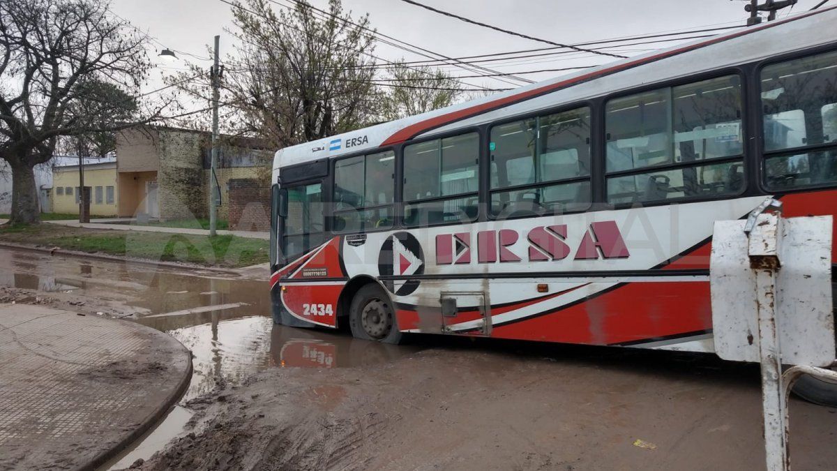 Marcelo Godoy, chofer de la unidad, pidió que señalicen las obras en la zona.