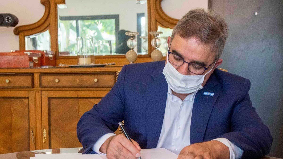 El gobernador de Catamarca, Raúl Jalil, se expresó a través de sus redes sociales para dar a conocer la confirmación del primer caso en dicha provincia. 