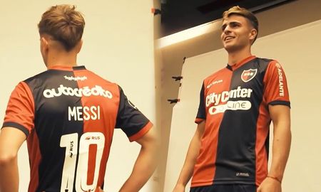 Joaquín Messi, jugador de Newells Old Boys, juega la Copa Libertadores Sub-20 y atrae la atención de todo el mundo por su apellido. No tiene ningún parentesco con Lionel. Joaquín Messi, jugador de Newells Old Boys, juega la Copa Libertadores Sub-20 y atrae la atención de todo el mundo por su apellido. No tiene ningún parentesco con Lionel.