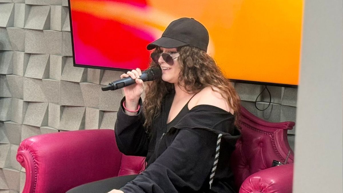 La cantante present&oacute; su EP "Nada es lo que parece", ya disponible en plataformas digitales.