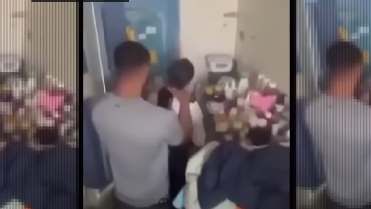 Se filtró el video que muestra a una policía saliendo de la celda tras mantener relaciones con un preso
