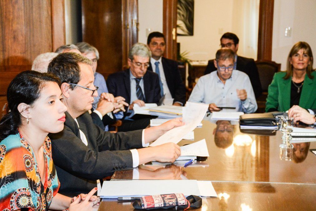 El Senado postergó el tratamiento de las leyes de emergencia y régimen tributario para el viernes