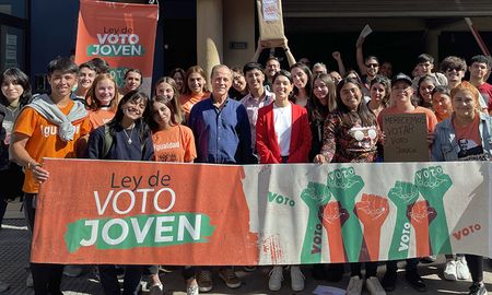 Giustiniani y Donnet se habían presentado ante el Tribunal Electoral para pedir que se habilite el voto para los jóvenes de 16 y 17 años. Giustiniani y Donnet se habían presentado ante el Tribunal Electoral para pedir que se habilite el voto para los jóvenes de 16 y 17 años.