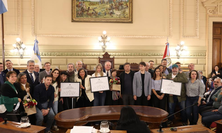 El acto se desarrolló en el recinto y fue encabezado por el presidente provisional del Senado, Felipe Michlig. El acto se desarrolló en el recinto y fue encabezado por el presidente provisional del Senado, Felipe Michlig.