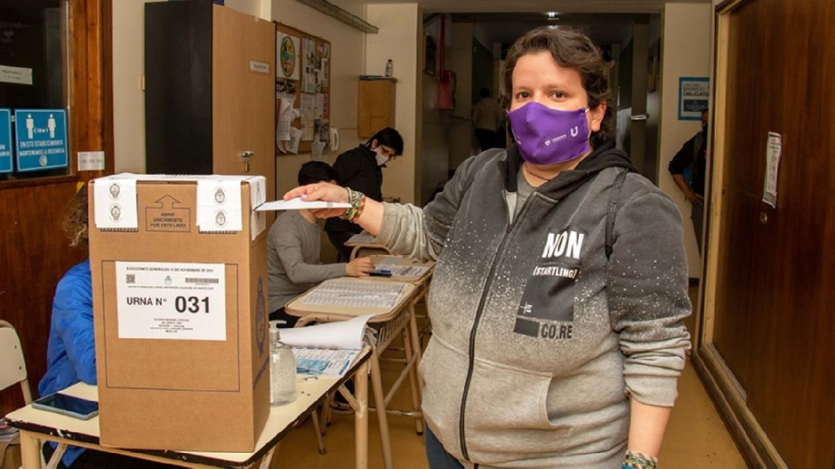Esta ma&ntilde;ana,&nbsp;Shanik Luci&aacute;n Sosa Battisti&nbsp;se present&oacute; a emitir su voto en las&nbsp;Elecciones 2021&nbsp;con el documento no binario.