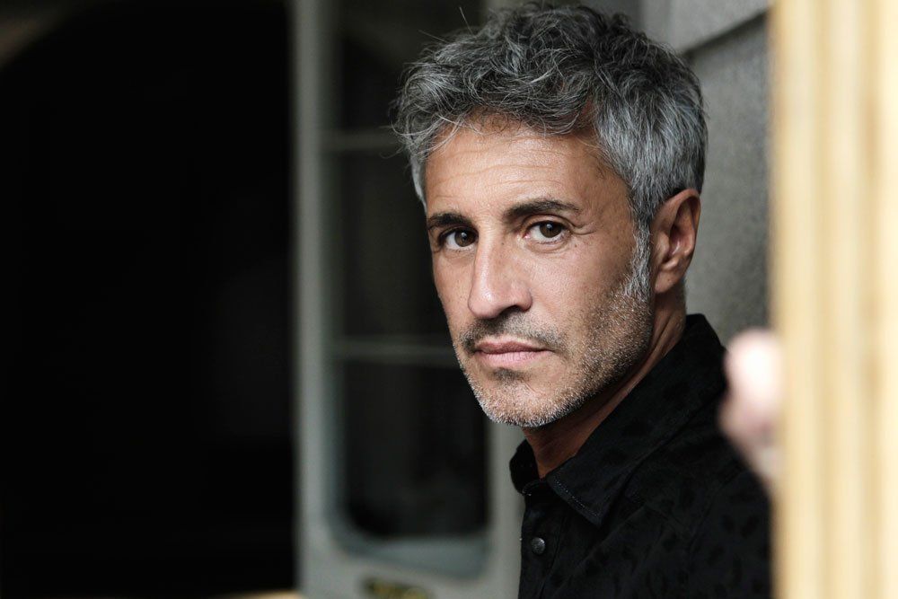 Sergio Dalma incitaba a que el público se levante de sus asientos.