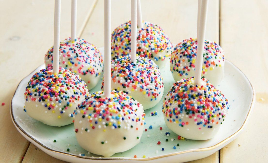 Cómo hacer chupetines de bizcochuelo ¡con las sobras!