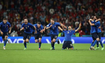 Italia venció 4-2 a España en penales y avanzó a la final de la Eurocopa, donde aguarda por Inglaterra o Dinamarca. Italia venció 4-2 a España en penales y avanzó a la final de la Eurocopa, donde aguarda por Inglaterra o Dinamarca.