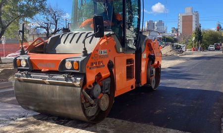 La repavimentación de Bulevar entre Francia y Urquiza. La repavimentación de Bulevar entre Francia y Urquiza.
