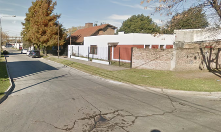 Mató a su padre de 75 en su casa de Monte Grande, Buenos Aires, y luego intentó suicidarse. Mató a su padre de 75 en su casa de Monte Grande, Buenos Aires, y luego intentó suicidarse.