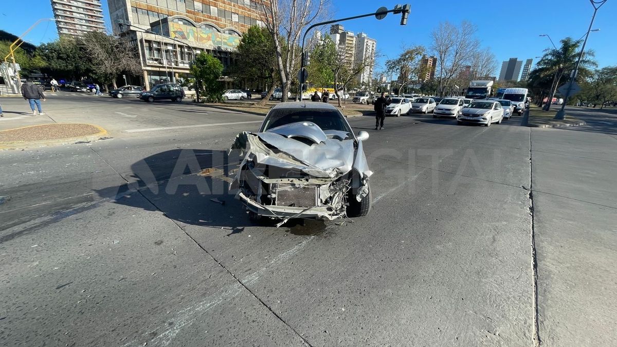 La conductora del auto fue trasladada al Cemafe para ser evaluada. La conductora del auto fue trasladada al Cemafe para ser evaluada.